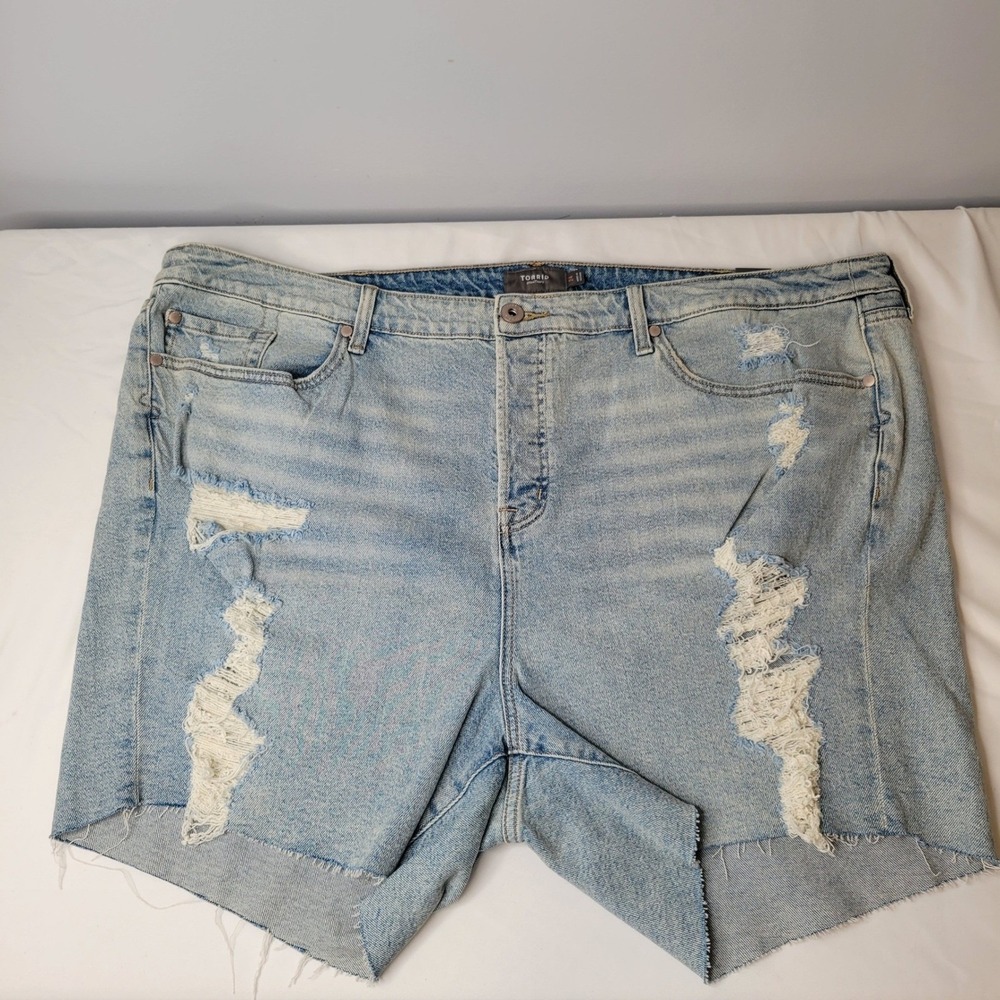 NEW Torrid Denim Shorts Women 24 Light Wash Distressed High Rise Button Fly Fray